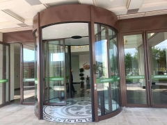 鄭州旋轉門全解析 選擇、安裝與維護，同創自動門一站式服務